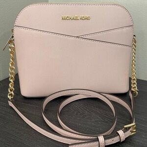 Jet Set Travel Medium Dome
Crossbody Bag - POWDER BLUSH